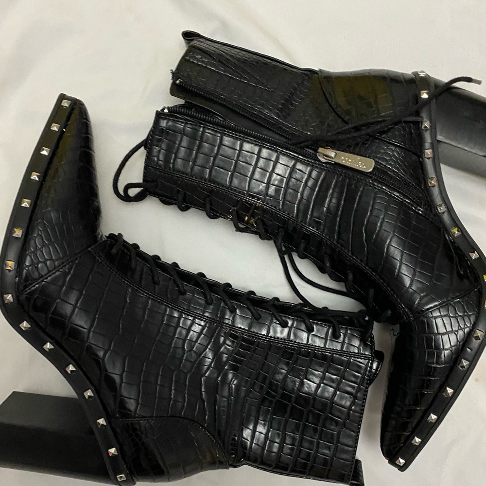 Charles by Charles David Duffy Bootie size 8 us